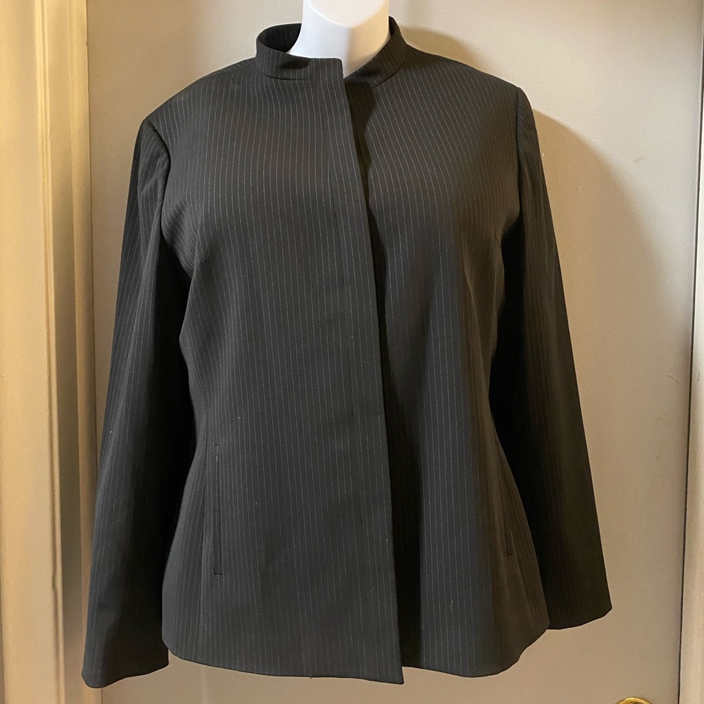 NWOT Anne Klein2 black blazer w/white pinstripes